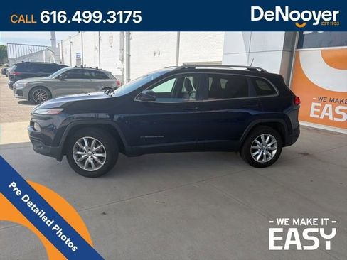 Used 2016 Jeep Cherokee Limited AWD/4WD image 2