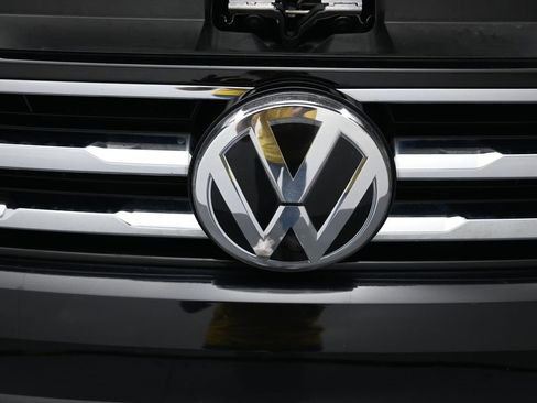 Used 2021 Volkswagen Tiguan SE image 28