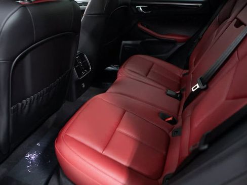 Certified 2025 Porsche Macan image 27