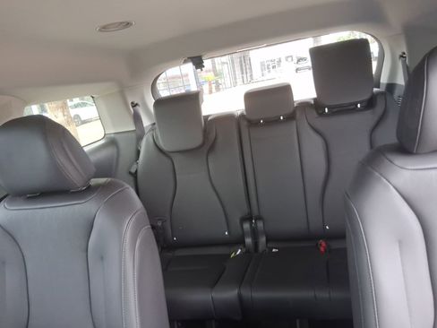 New 2026 Kia Carnival FWD image 19