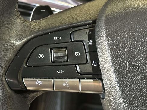 Used 2023 Cadillac XT4 Luxury w/ Cold Weather Package AWD/4WD image 25