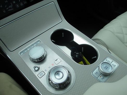 Used 2025 Genesis GV80 3.5T Prestige image 30