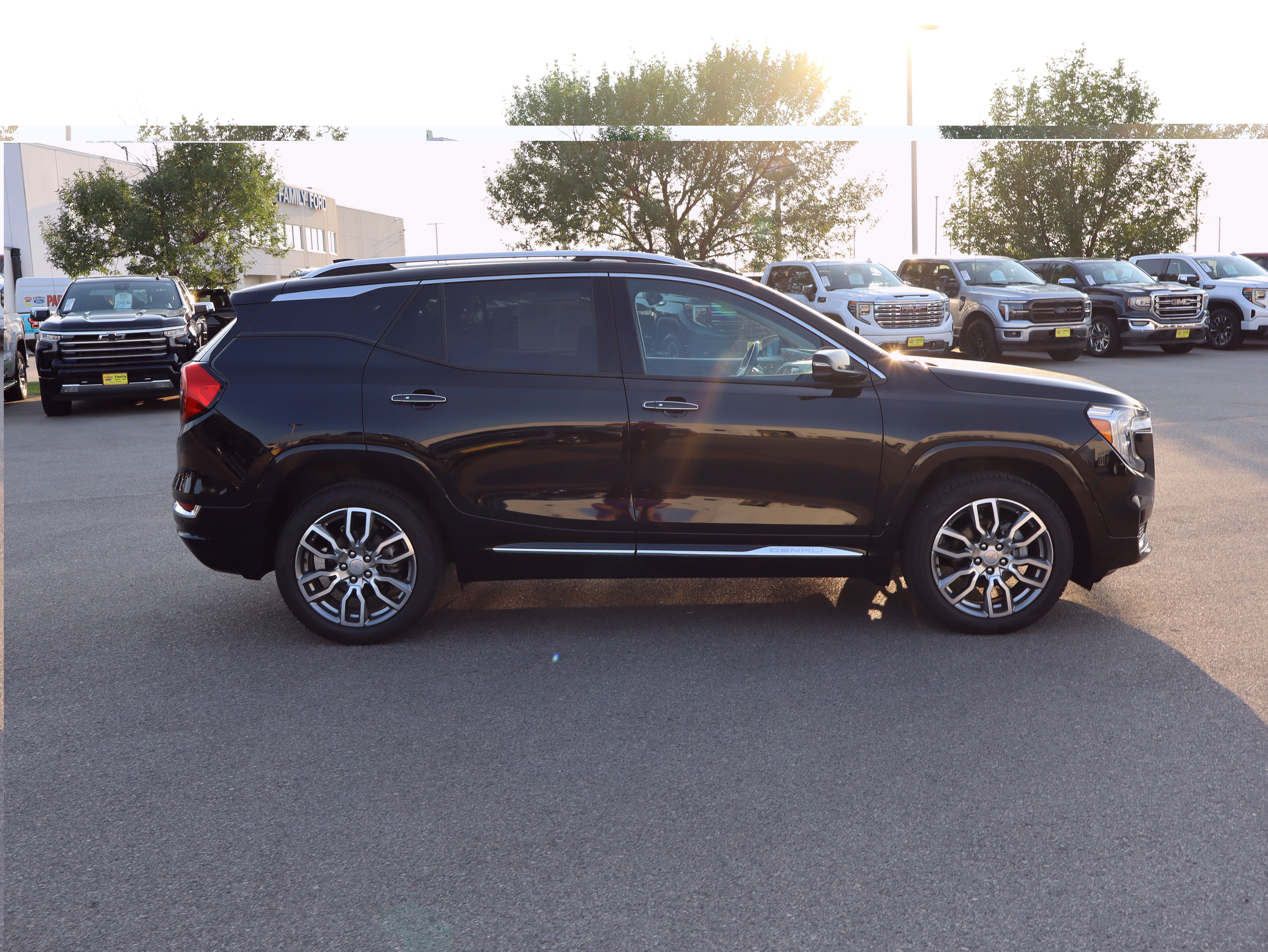 Certified 2022 GMC Terrain Denali w/ Denali Premium Package AWD/4WD image 8
