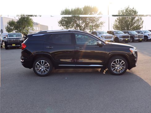 Certified 2022 GMC Terrain Denali w/ Denali Premium Package AWD/4WD image 8