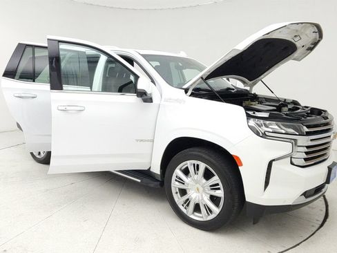Used 2022 Chevrolet Tahoe High Country AWD/4WD image 9