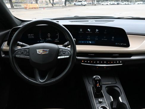 Certified 2024 Cadillac XT4 Luxury w/ Cold Weather Package image 9