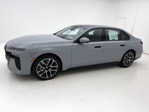 New 2026 BMW 740i xDrive w/ Premium Package image 2