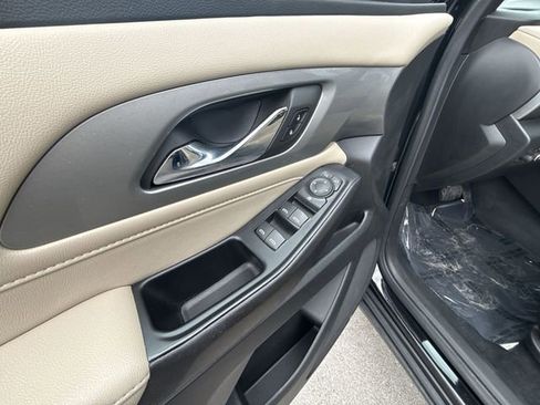 Used 2023 Chevrolet Traverse LS image 13