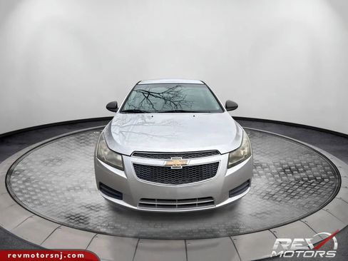 Used 2011 Chevrolet Cruze LS image 8