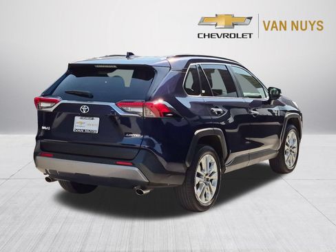 Used 2019 Toyota RAV4 Limited w/ Advanced Technology Package FWD image 5