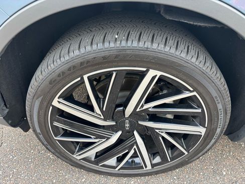 Used 2025 Lincoln Aviator Reserve w/ Equipment Group 201A image 11