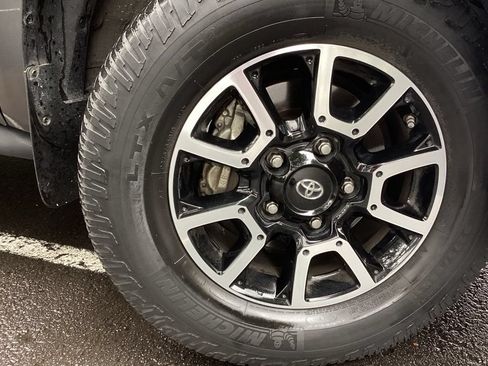 Used 2019 Toyota Tundra Limited w/ Limited Premium Package AWD/4WD image 10