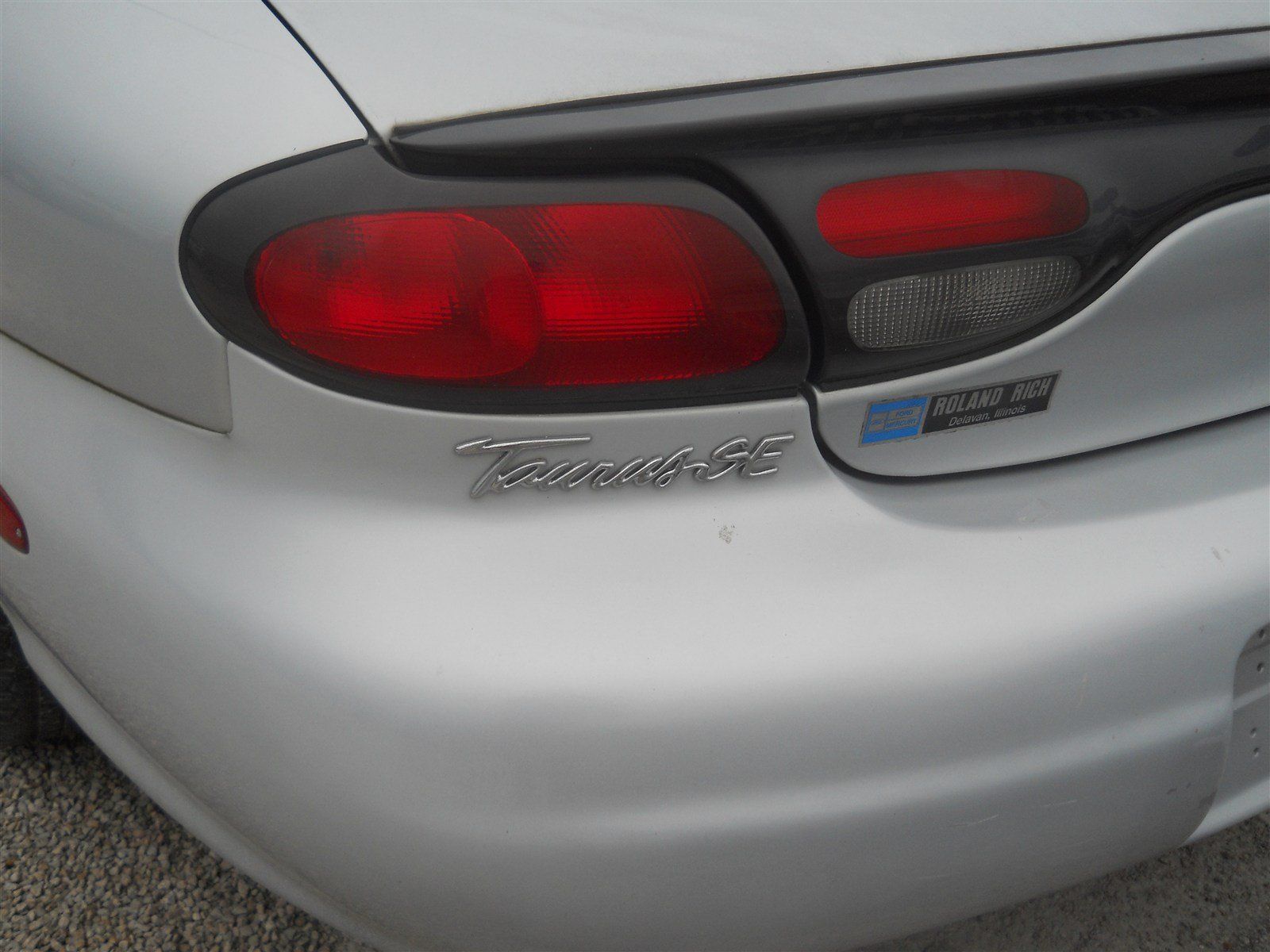 Used 1998 Ford Taurus SE FWD image 4