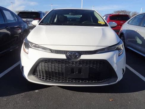 Used 2021 Toyota Corolla LE image 2