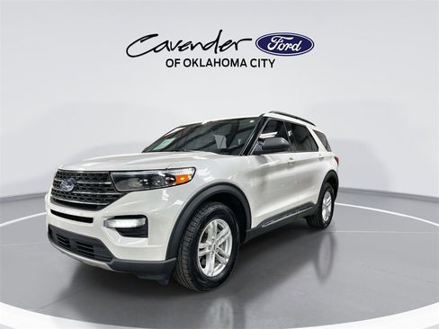 Used 2022 Ford Explorer XLT w/ Equipment Group 202A image 4