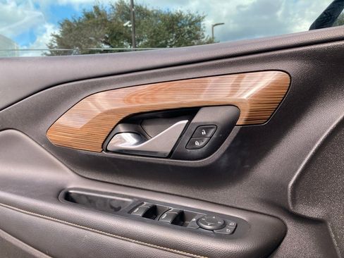 Used 2021 GMC Terrain SLE w/ Driver Convenience Package image 12