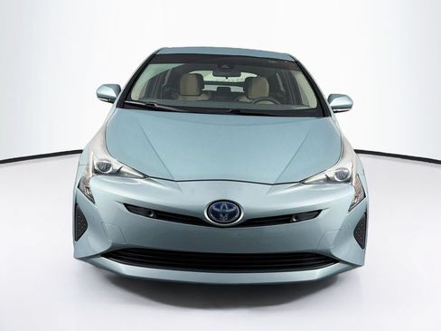 Used 2017 Toyota Prius Two w/ Prius Two Safety Plus Package FWD image 2