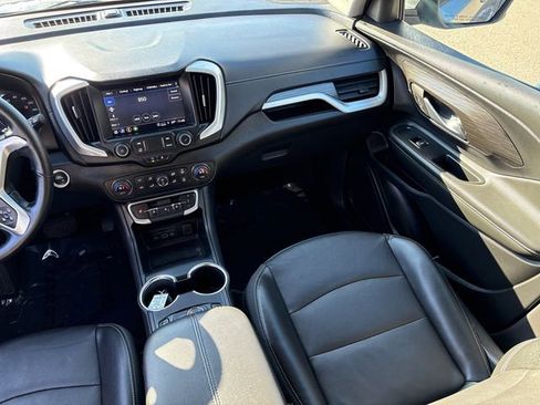Used 2024 GMC Terrain SLT image 21