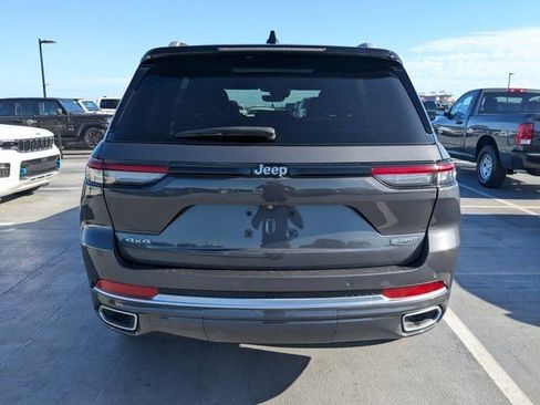 Used 2022 Jeep Grand Cherokee Summit w/ Luxury Tech Group V image 4