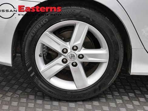 Used 2014 Toyota Camry SE FWD image 29