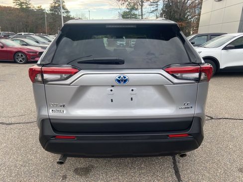 Used 2022 Toyota RAV4 LE image 4