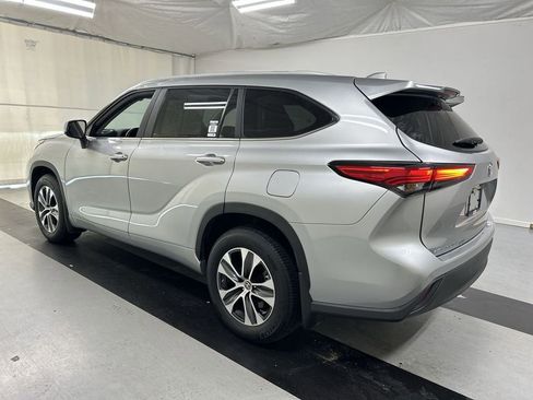 Used 2023 Toyota Highlander XLE AWD/4WD image 7