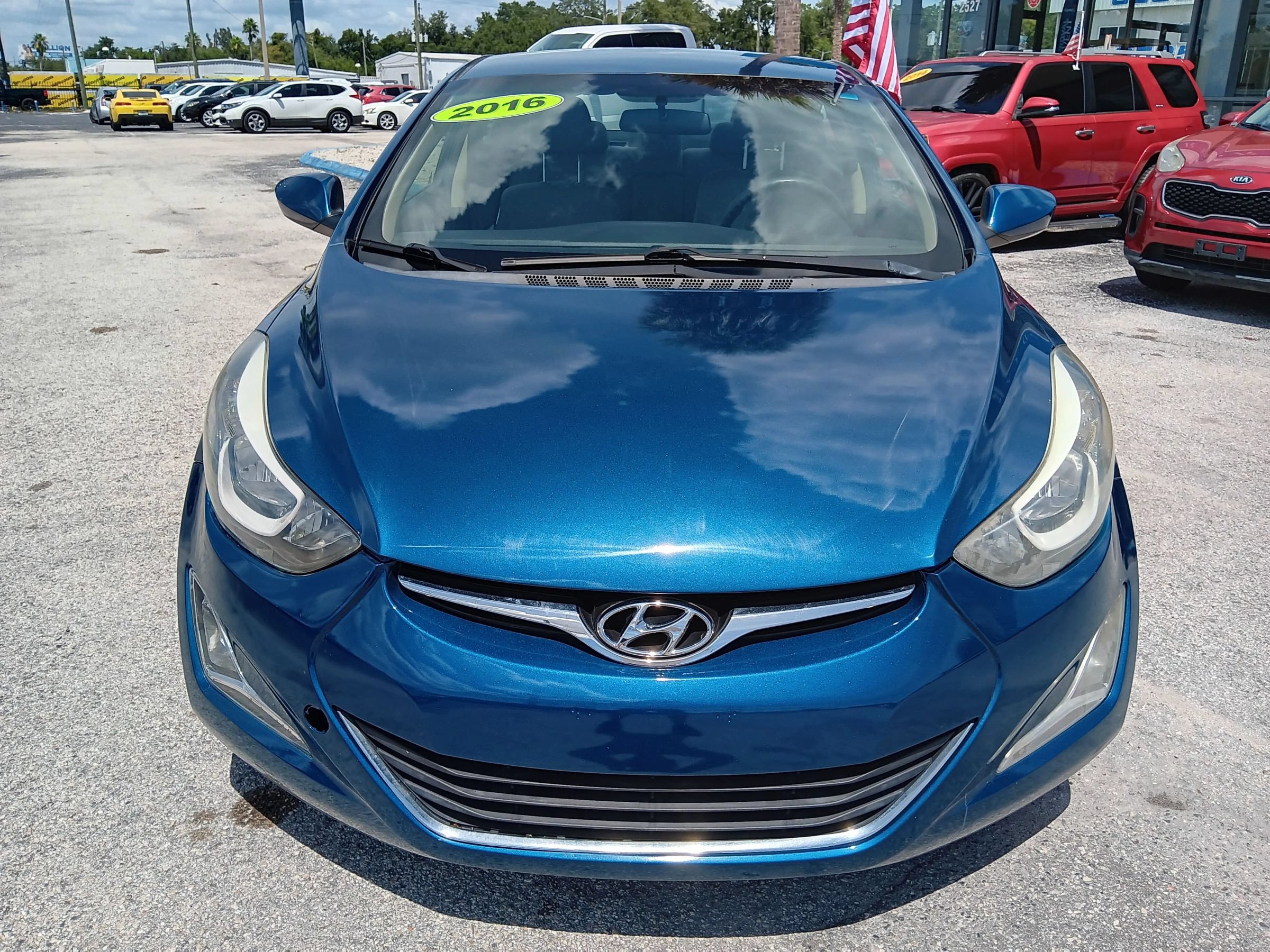 Used 2016 Hyundai Elantra SE w/ Option Group 02 FWD image 2