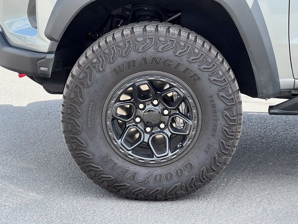 Used 2025 Chevrolet Colorado ZR2 w/ ZR2 Bison Edition AWD/4WD image 18