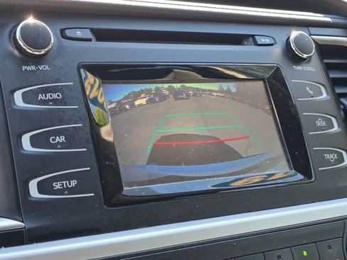 Used 2019 Toyota Highlander LE AWD/4WD image 30