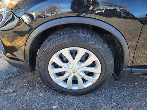 Used 2019 Nissan Rogue S image 24