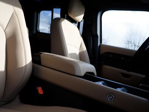 New 2026 Land Rover Defender 110 X-Dynamic SE AWD/4WD image 11