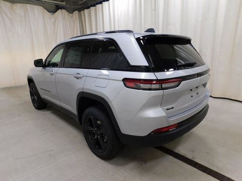 New 2025 Jeep Grand Cherokee Altitude image 16