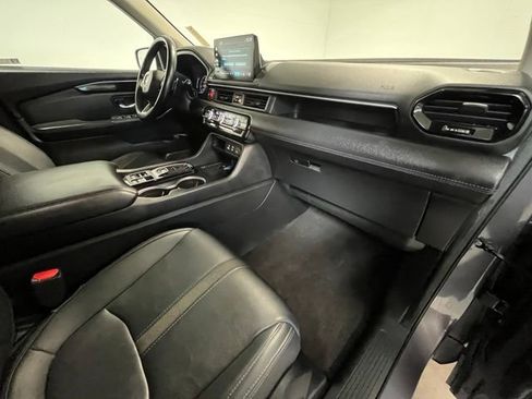 Used 2024 Honda Pilot Touring image 10