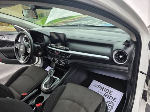 Used 2022 Kia Forte LXS FWD image 25