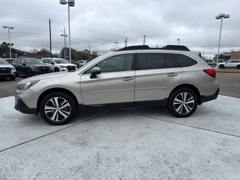 Used 2018 Subaru Outback 2.5i Limited image 4