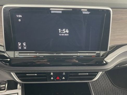 Used 2024 Volkswagen Atlas SEL Premium R-Line image 41