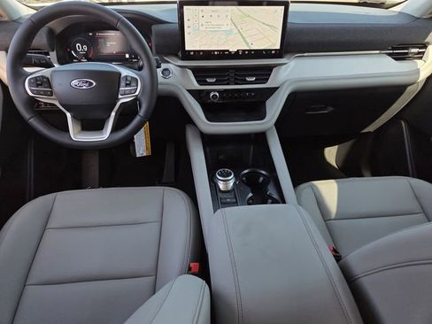 New 2026 Ford Explorer Active RWD image 5