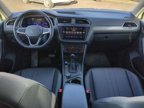 Used 2023 Volkswagen Tiguan SE image 19