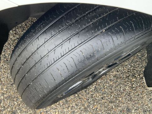 Used 2022 Chrysler Pacifica Touring-L image 19