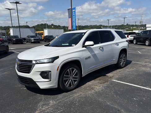 Used 2023 Chevrolet Traverse High Country FWD image 7