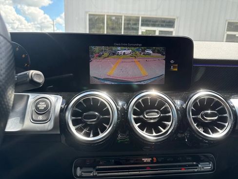 Used 2022 Mercedes-Benz GLB 250 image 18