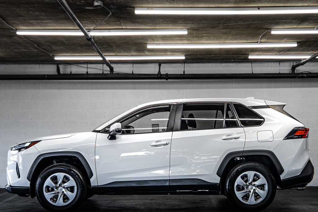 Used 2024 Toyota RAV4 LE FWD image 2