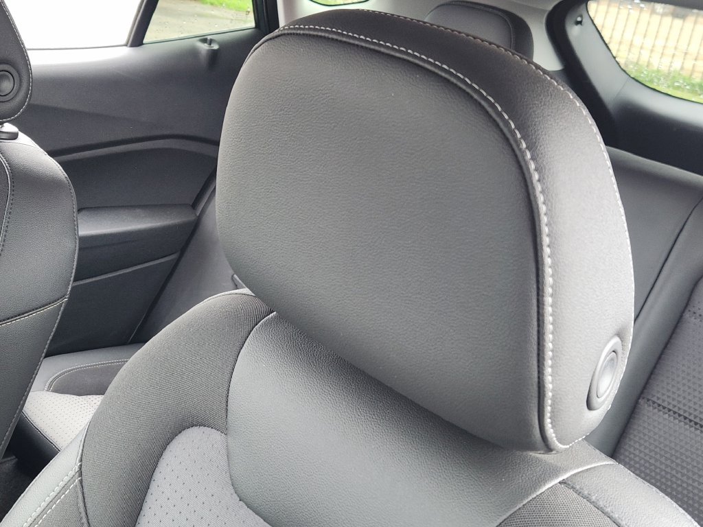 Used 2025 Chevrolet Trax LT FWD image 24