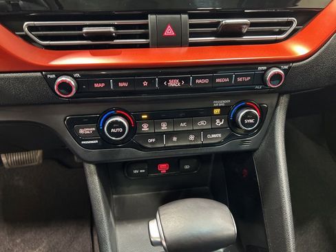 Used 2021 Kia Niro Touring w/ Paint Protection Package image 21