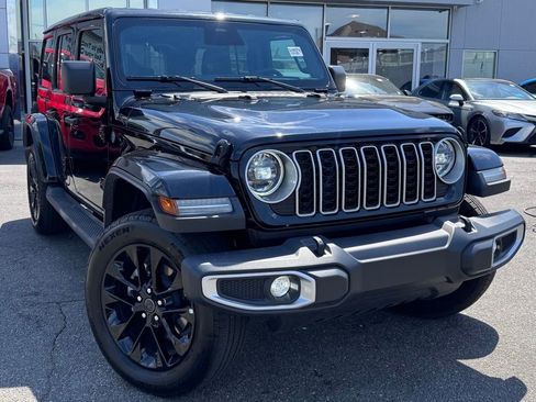 Certified 2025 Jeep Wrangler Unlimited Sahara AWD/4WD image 1