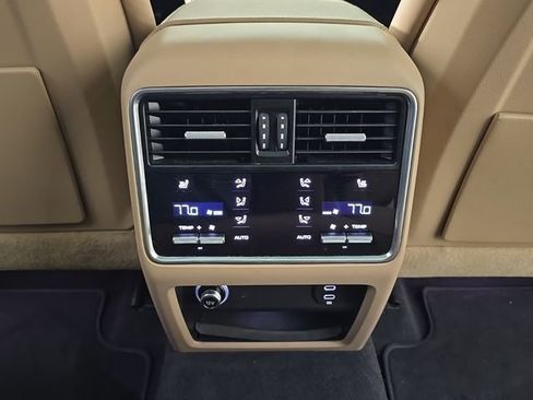 Certified 2023 Porsche Cayenne Platinum Edition image 26