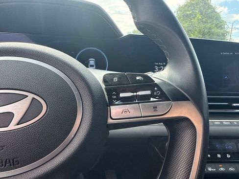 Used 2024 Hyundai Elantra SEL w/ Convenience Package FWD image 8