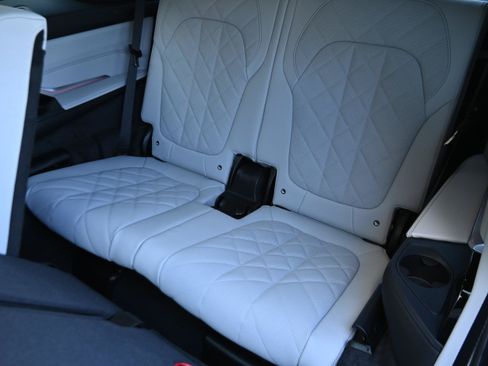 Used 2026 BMW X7 M60i AWD/4WD image 11