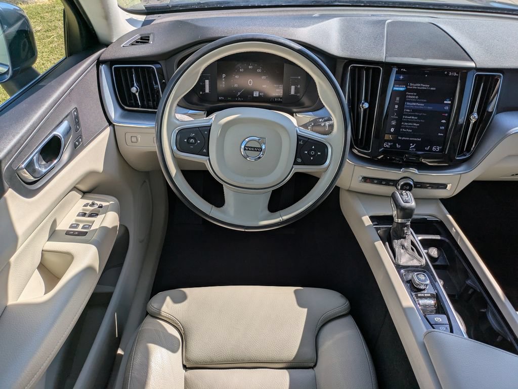 Used 2019 Volvo XC60 T6 Momentum w/ Premium Package AWD/4WD image 16