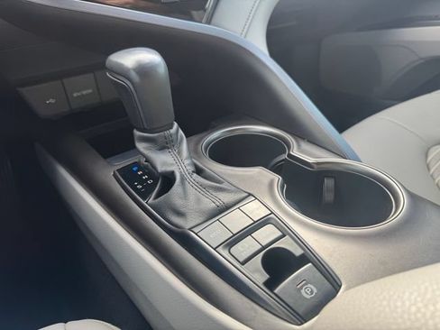 Used 2021 Toyota Camry SE FWD image 18